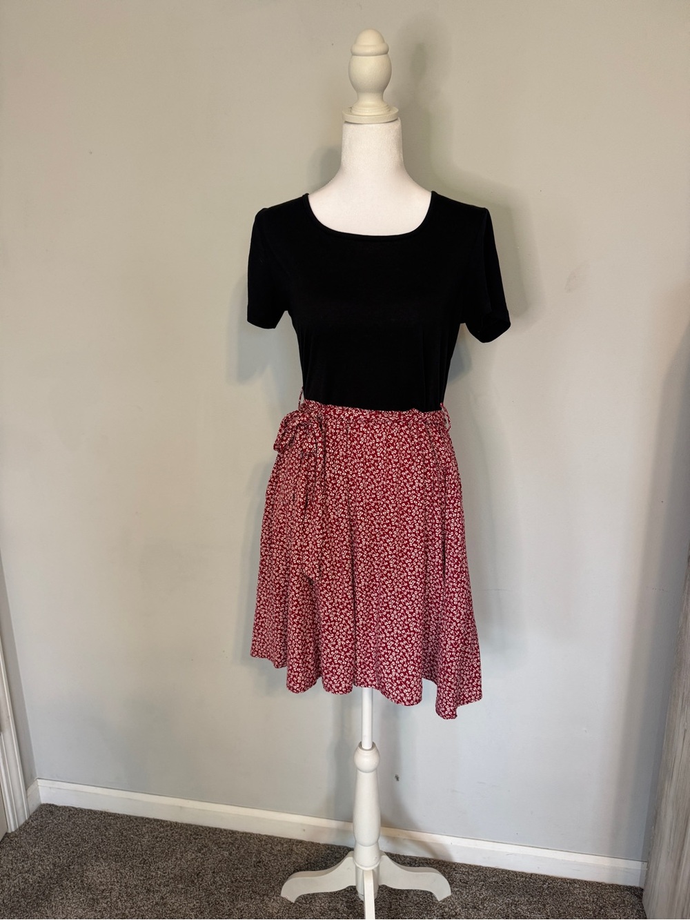 ManyDress - Black Top with Red Floral